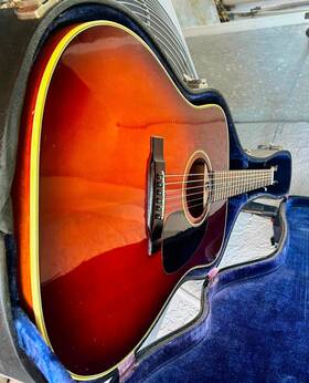 5925 Alvarez Acoustic Guitar Sunburst Beautiful With Hard Case