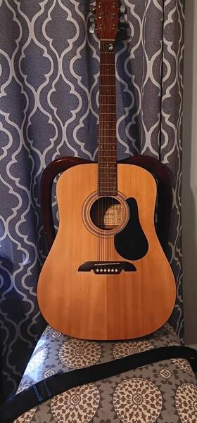 F906260345 Alvarez Acoustic Guitar With Strap Dreadnought Body Model Rd110