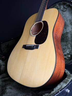 3044209 C.f. Martin Super D-18 With Hard Case - Natural 2026