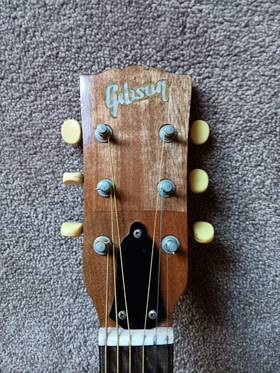 Carlo Robelli J220-vs Acoustic Guitar - Gibson J-45 Copy