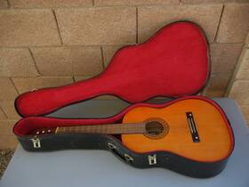 Cn40 Conqueror Vintage Classical Acoustic Guitar With Case