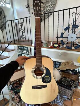 Ad-810 Cort Acoustic Guitar - Pre-owned