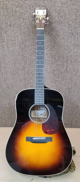 Crossroads C-d-80s Vs Acoustic Guitar