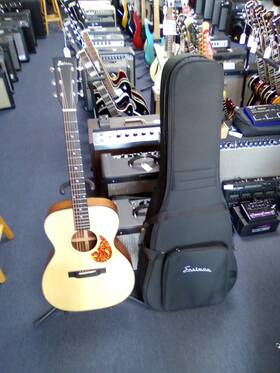 E30me Eastman Ac/elec Guitar And Case