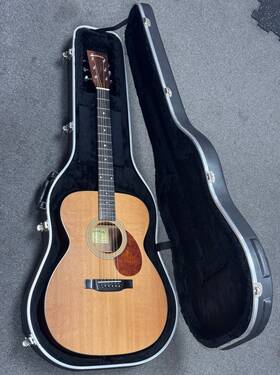 E6om-l Eastman Acoustic Guitar With Hard Shell Case Used Condition