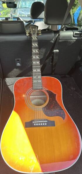 1223114 Epiphone Hummingbird Artist Dreadnought 6-string Sunburst Acoustic With Strap