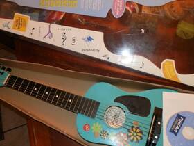 Fc-124 First Act Discovery Childrens Acoustic Guitar With Dvd Pre Owned