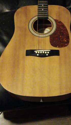 M2g-410 First Act The Guitar Has Only 2 Strings And Missing 1 Tunner