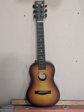 First Act Mg108 Right Handed Toy Guitar