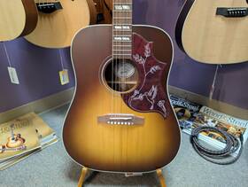 Gibson 711106139340 Hummingbird Studio Walnut - Satin Burst