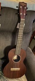2732040321 Gretsch G9120 Mahogany Tenor Ukulele With Gig Bag