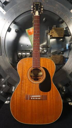 H6365 Harmony 1970s - Mahogany With Hard Case