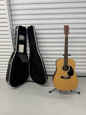 R10-n Karl Reiser Dreadnought 6-string Acoustic Guitar Natural With Hard Case