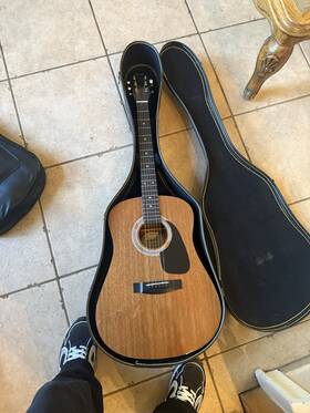 S35-011 Laredo S35 011 Dreadnought 6-string Brown Acoustic Guitar Full Size With Case