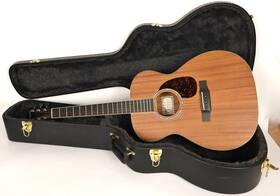 Om-03-sp Larriv E 2007 Natural Acoustic Guitar With Case