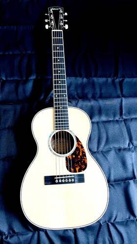 T-09-rw Larriv E Mint Larrivee T-09-rw. This Is A Custom Made Solid Wood Travel Guitar