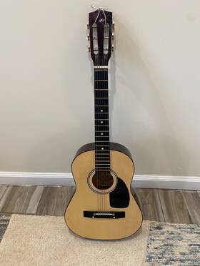 Lauren La14 A Guitar For Beginners. Excellent Quality No Scratches Or Chips. Metal Strings