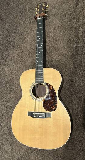 000-14fret Martin Custom Sitka Spruce Solid East Indian Rosewood Acoustic Guitar