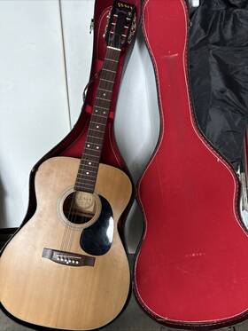H420 Pan 1970s Acoustic Guitar With Case