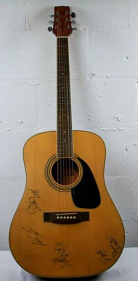 Sw-021 Samick Autographed Acoustic Guitar