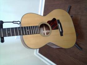 Sooom-18s Sigma Guitar All Solid Wood. No Dents Or Scratches