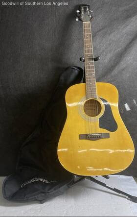 Ca09380i Silvertone Pro Series Yellow Acoustic Guitar With Gig Bag And Stand