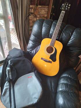 Ca107793 Silvertone Acoustic Guitar With Gig Bag