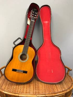 Sng-300 Suzuki Full Size Classic M. Guitar- Santa Fe Series Model With Hard Case