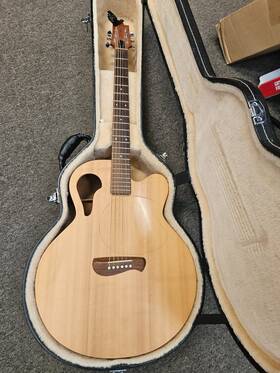 Bm6c Tacoma Thunderhawk Baritone Acoustic Guitar