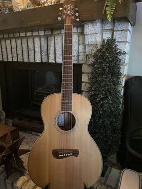 Pm15 Tacoma Super Cool Parlor Guitar Made In Usa With Hsc Sitka Spruce Top