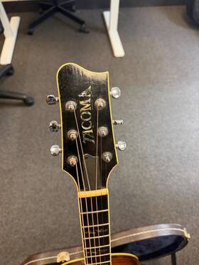 Tacoma Pr-40 Guitar Serial #b 2850110. Lacquer Is Peeling Off. Has A Tuner