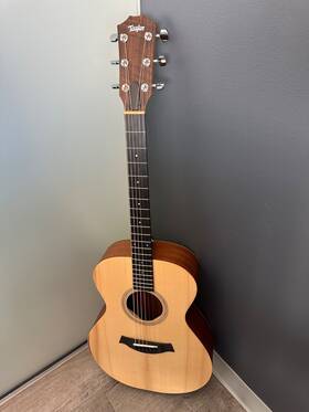 2208172370 Taylor Academy 12 Grand Concert Acoustic Guitar With Gigbag