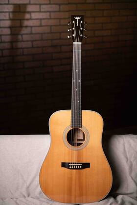 Td-28 Tyma Solid Dreadnaught Guitar With Case