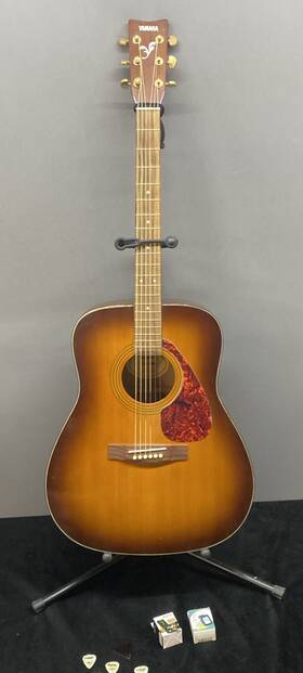 F335 Yamaha 197881358839 Acoustic Guitar Tobacco Brown Sunburst With Stand Tuners And Picks