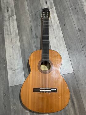 Cg-40 Yamaha Cherry Wood A Acoustic Guitar. Plays Great Basically Brand New