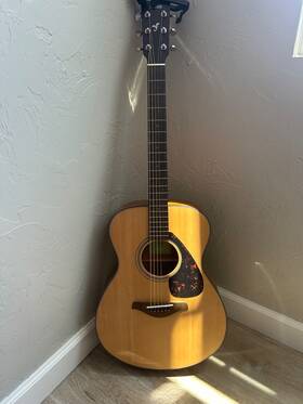 Fs00n Yamaha Small Body Acoustic Guitar