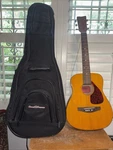 Yamaha Fg Junior JR1 Acoustic Guitar With Carry Bag. Fixed Price $54.45.